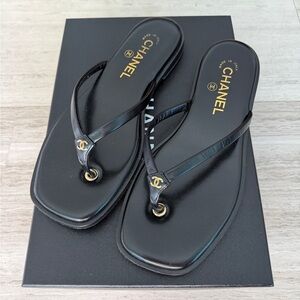 ULTRA RARE Chanel Black Leather Logo Thong Sandals Size 37.5